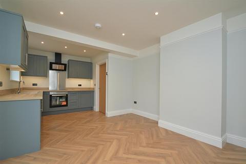 3 bedroom semi-detached house for sale, NEWLY RENOVATED HOME * LAKE