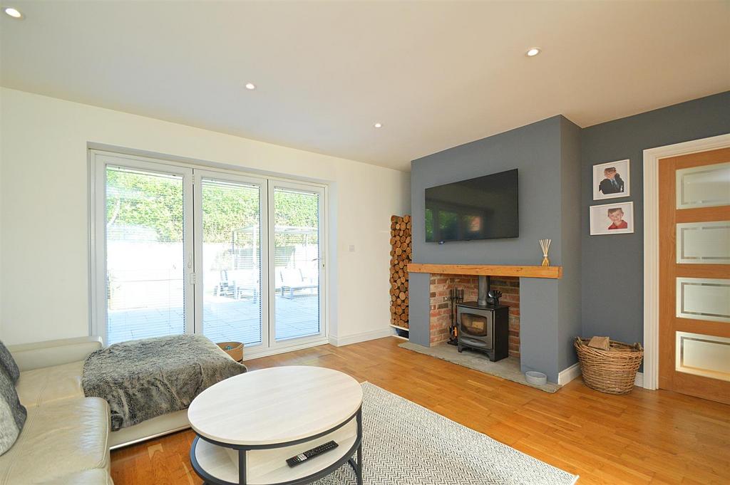 Resized Lounge4.jpg