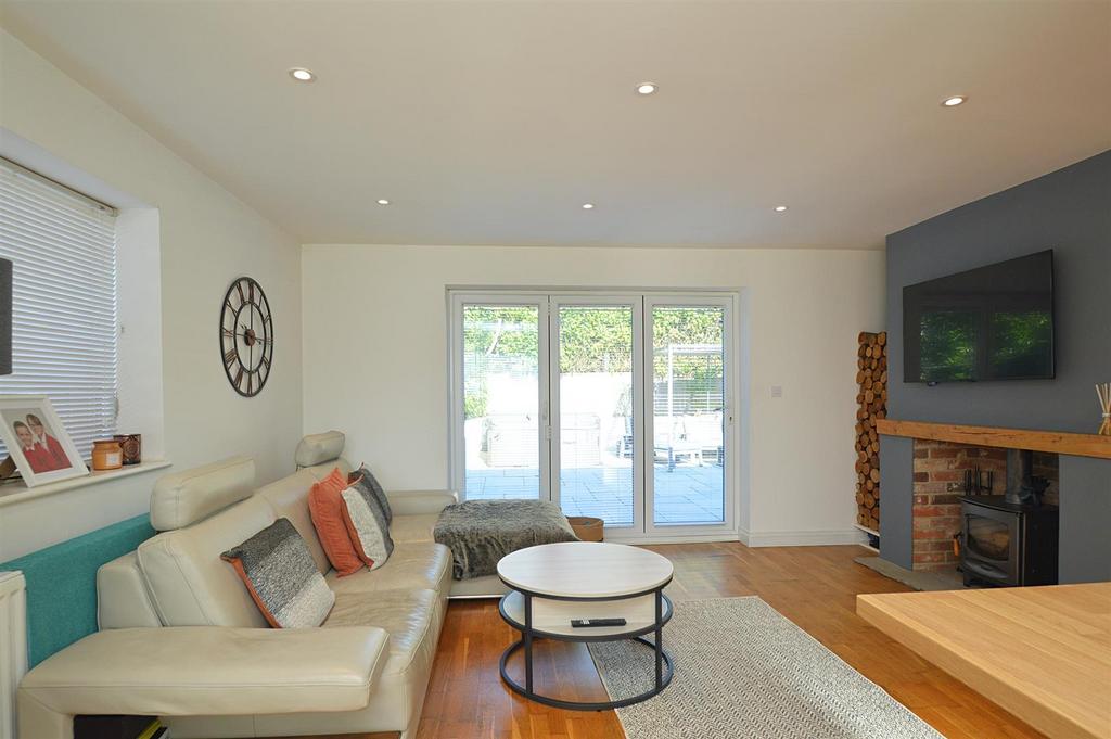 Resized Lounge1.jpg