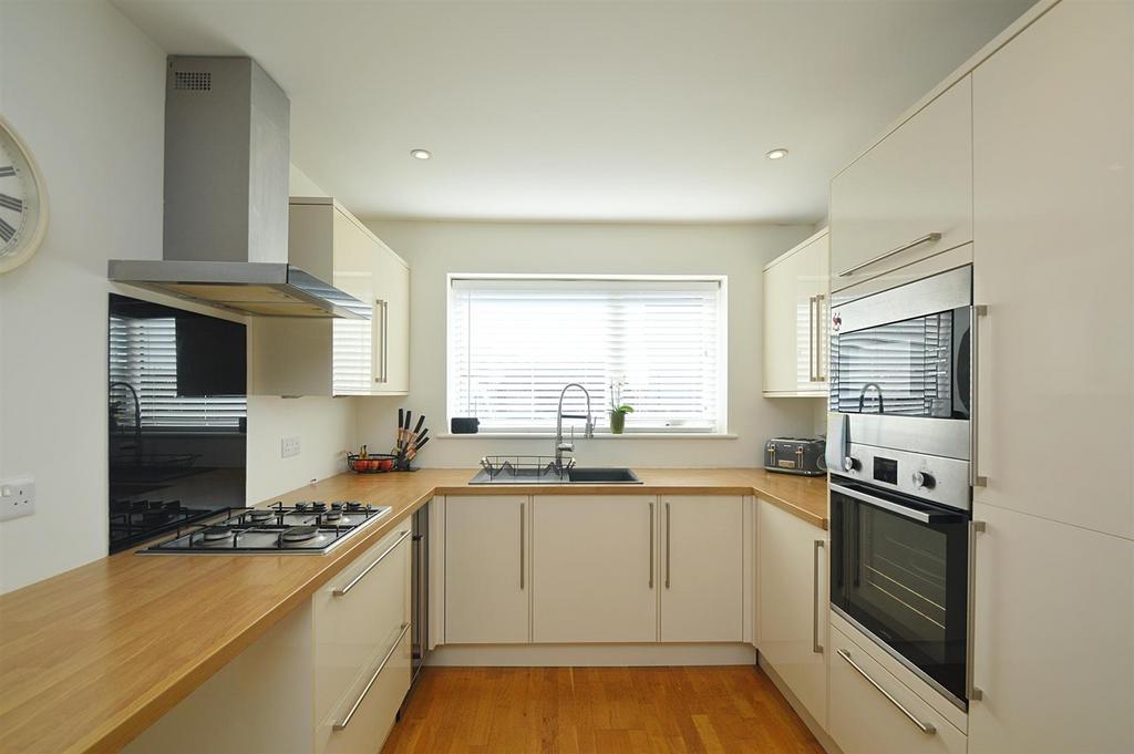 Resized Kitchen2.jpg