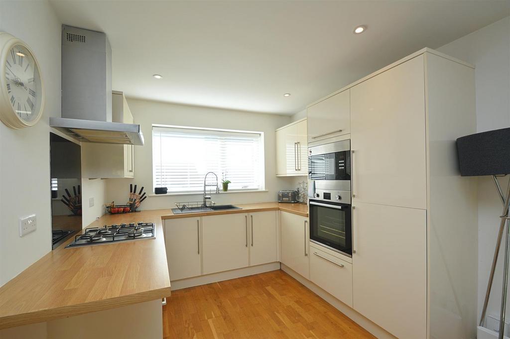 Resized Kitchen1.jpg
