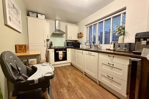 2 bedroom semi-detached house for sale, The Drive, Kippax, Leeds