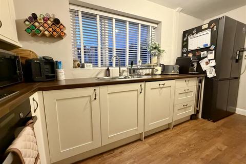 2 bedroom semi-detached house for sale, The Drive, Kippax, Leeds