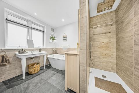 3 bedroom bungalow for sale, Priests Avenue, Romford, RM1