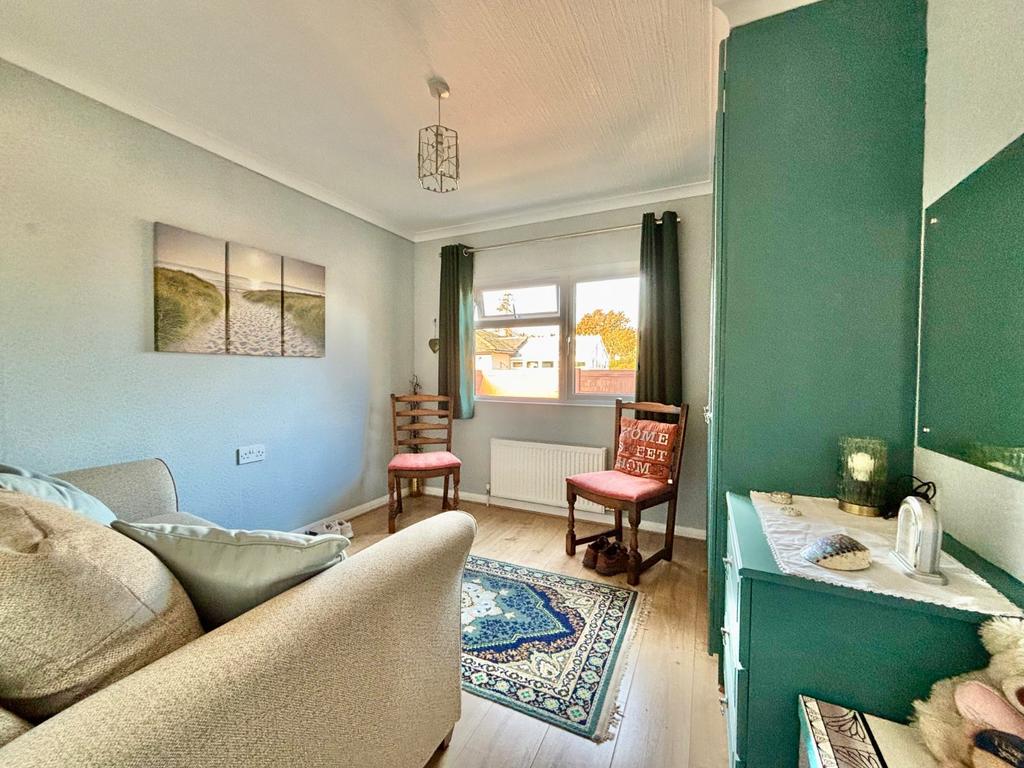 Bedroom Two / Snug