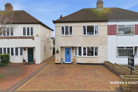 Lingfield Avenue, Upminster, RM14