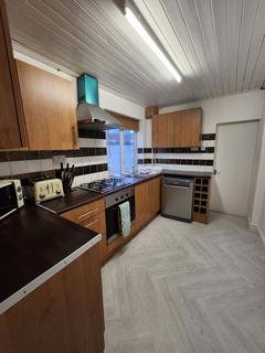 3 bedroom semi-detached house to rent, Metchley Lane, Birmingham B17