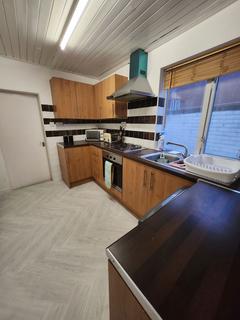 3 bedroom semi-detached house to rent, Metchley Lane, Birmingham B17