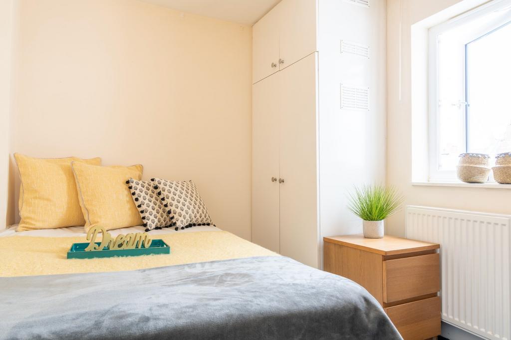 This cozy double bedroom features a bright and ...