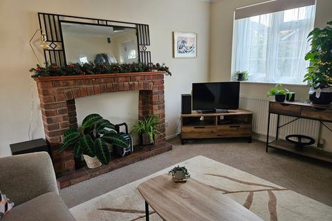 2 bedroom house to rent, Crows Grove, Bristol BS32