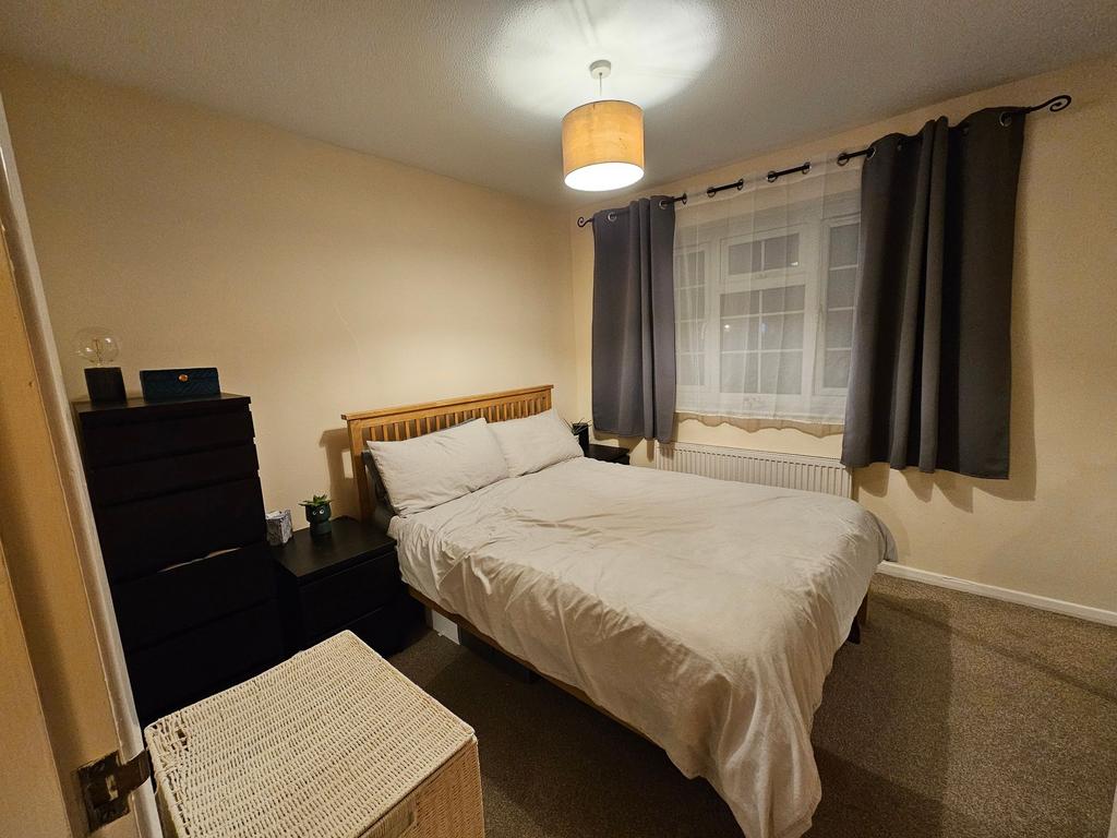 Well-presented double bedroom with a neat woode...