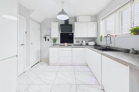3 bedroom semi-detached house for sale, Munsley Grove, Matson, Gloucester