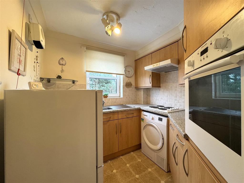 Kitchen 1.jpg