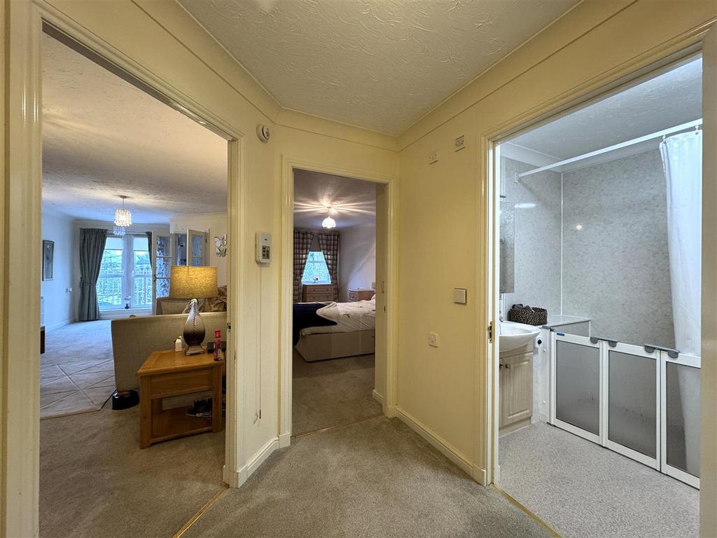 Entrance hall.jpg