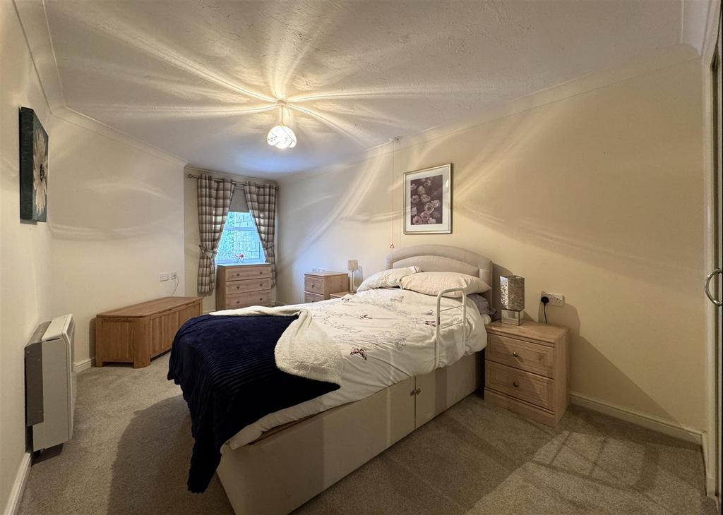 Bedroom 1.jpg