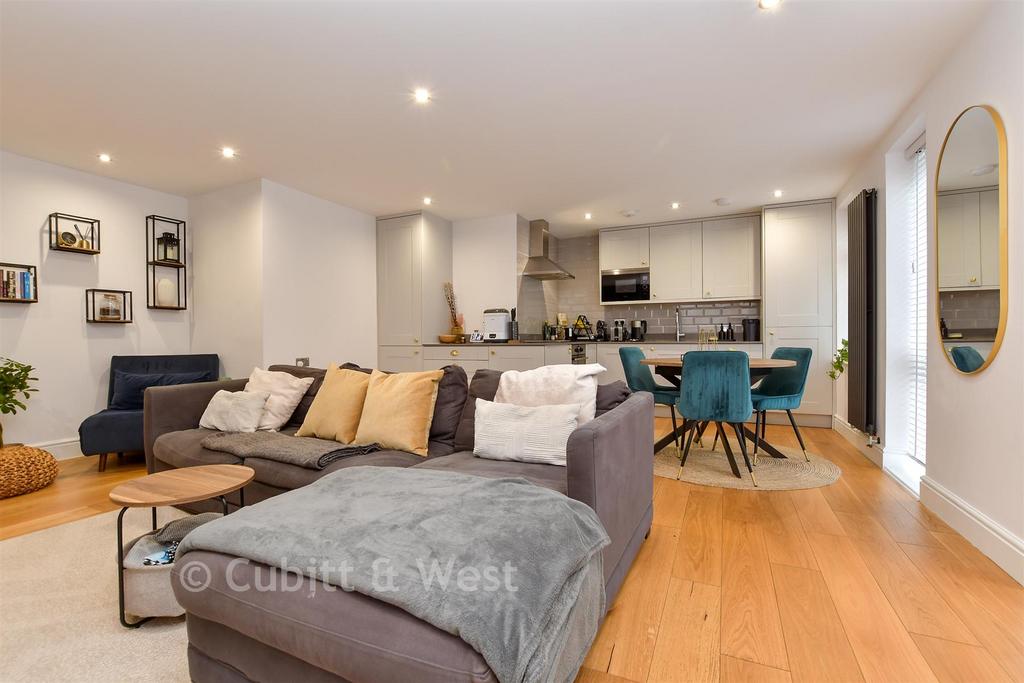 Kitchen / Lounge / Diner