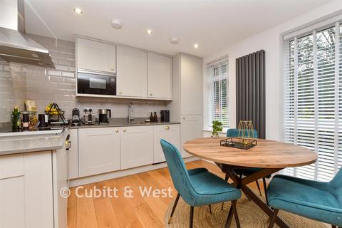 2 bedroom ground floor flat for sale, Oakhill House, Kenley CR8