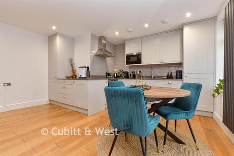 Oakhill House, Kenley CR8