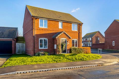 4 bedroom detached house for sale, Kensington Close, Donington