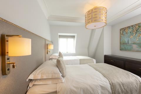 3 bedroom flat to rent, Prince Of Wales Terrace, London, W8