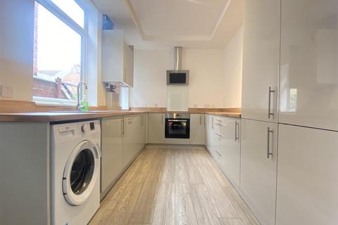 3 bedroom terraced house for sale, Broughton Avenue, Doncaster