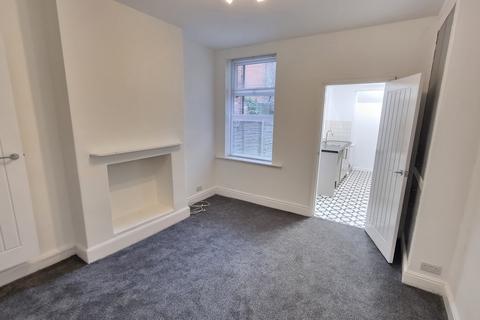 2 bedroom terraced house to rent, King Street, Loughborough LE11