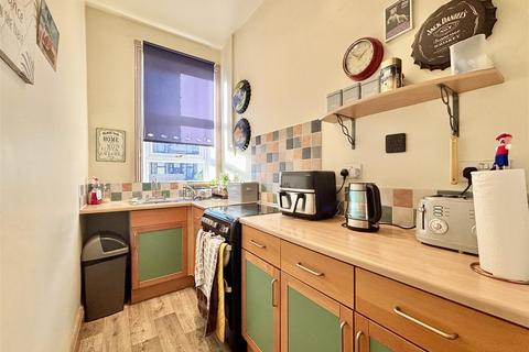 3 bedroom terraced house for sale, Vine Terrace East, Bradford BD8