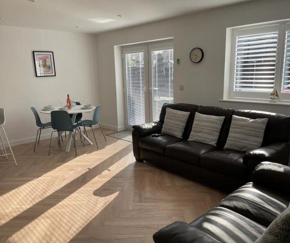 Living/dining area