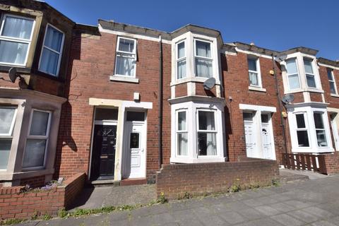 2 bedroom flat to rent, Fern Dene Road, Gateshead, NE8