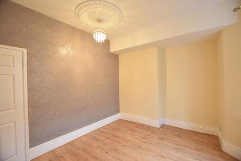 2 bedroom flat to rent, Fern Dene Road, Gateshead, NE8