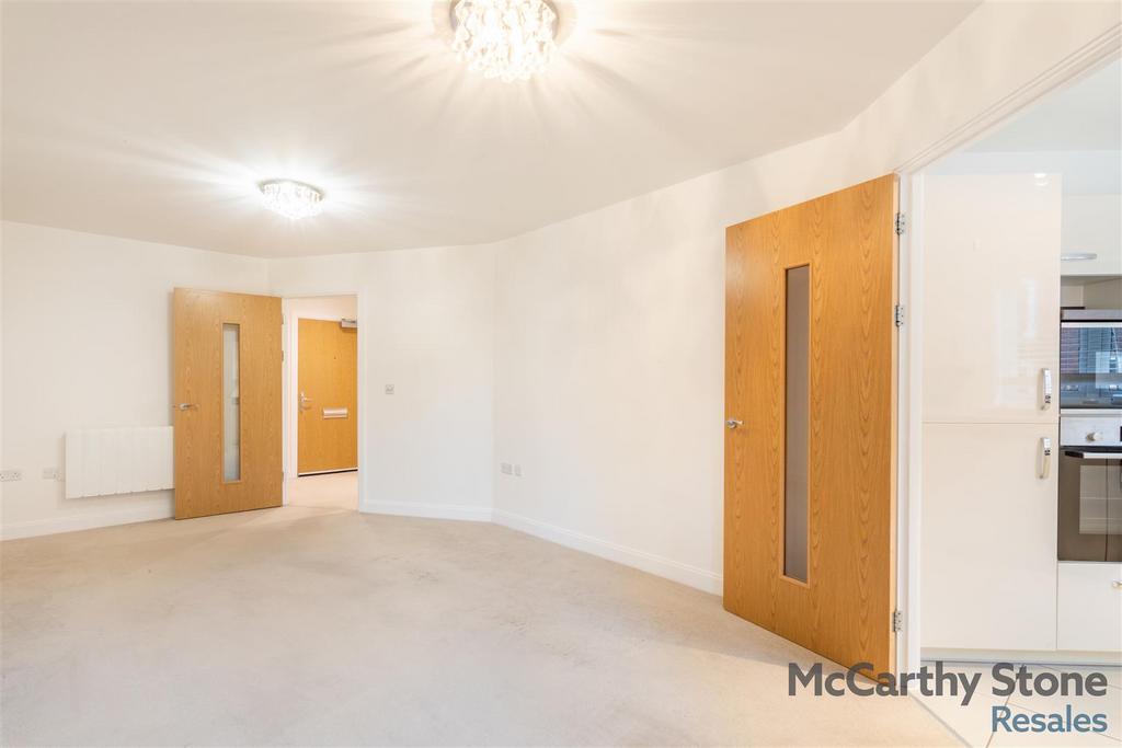 8674989-interior10.jpg