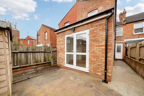 4 bedroom terraced house to rent, Parkfield Road, London NW10