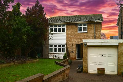 4 bedroom detached house for sale, Falcon Way, Basildon, SS16