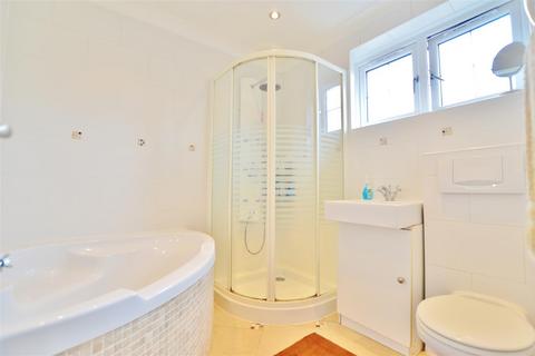 4 bedroom semi-detached house to rent, Broad Oak, Slough