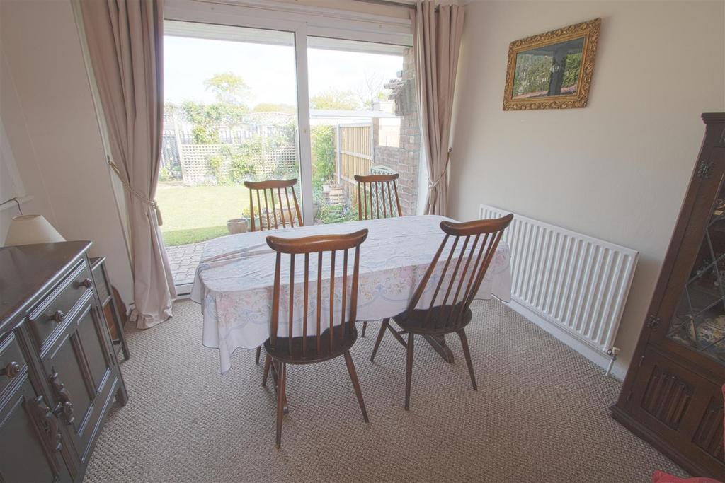 DINING ROOM.jpg