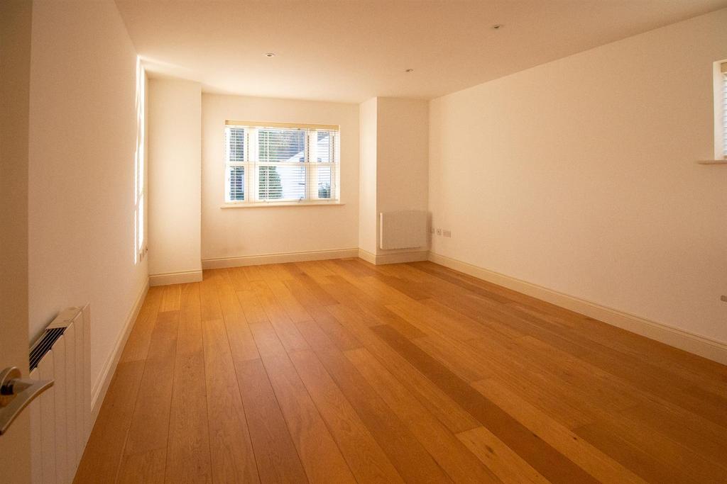 3 Copperwood Crt -living room.jpg