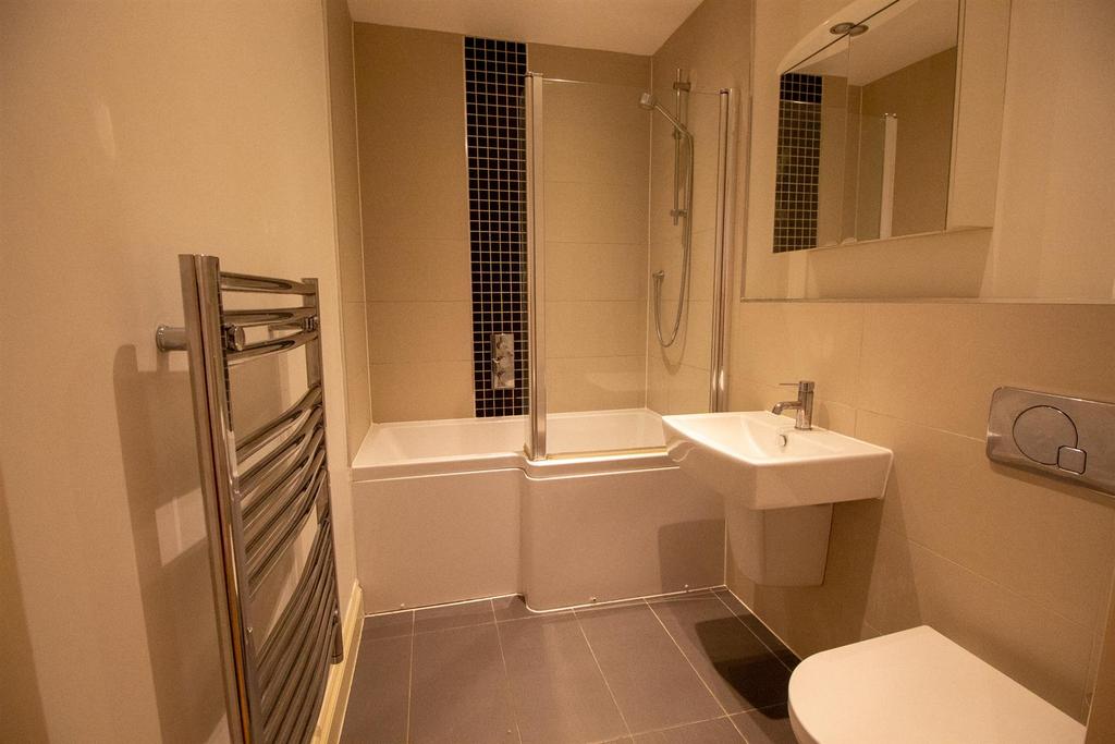 3 Copperwood Crt - Bathroom.jpg