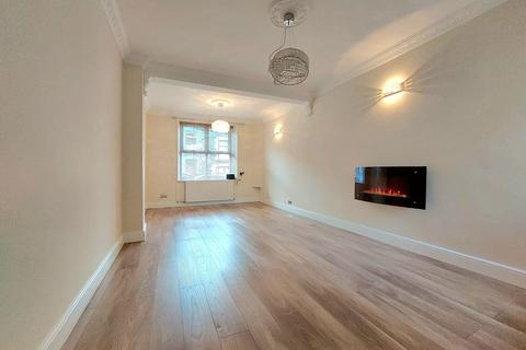 4 bedroom terraced house to rent, George Street, Tonypandy, CF40