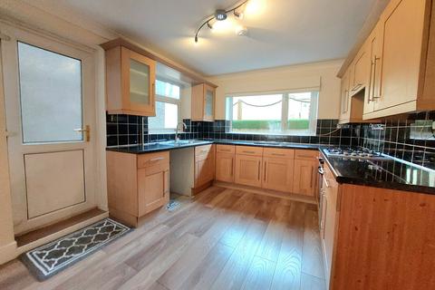 4 bedroom terraced house to rent, George Street, Tonypandy, CF40