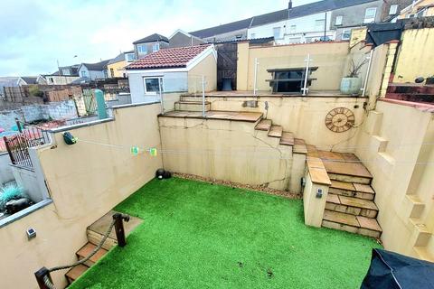 4 bedroom terraced house to rent, George Street, Tonypandy, CF40