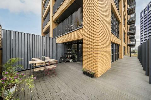 2 bedroom flat for sale, Lyell Street, London E14