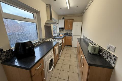 2 bedroom semi-detached house to rent, Lorne Road, Leicester, LE2