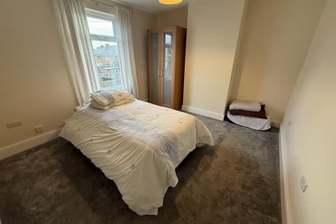 2 bedroom semi-detached house to rent, Lorne Road, Leicester, LE2