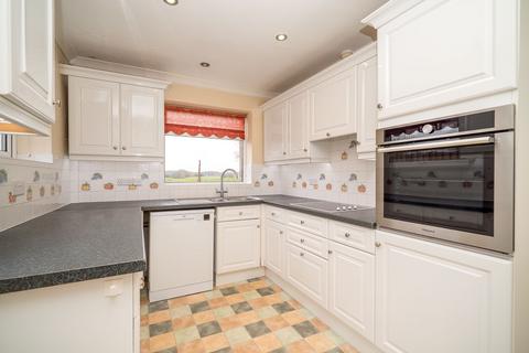 4 bedroom detached bungalow for sale, Common Road, Kensworth, LU6