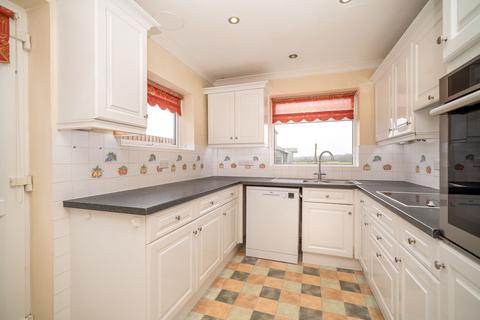 4 bedroom detached bungalow for sale, Common Road, Kensworth, LU6
