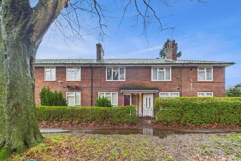 2 bedroom flat to rent, Central Avenue, Wrexham