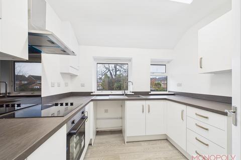 2 bedroom flat to rent, Central Avenue, Wrexham