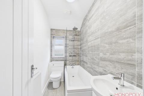 2 bedroom flat to rent, Central Avenue, Wrexham