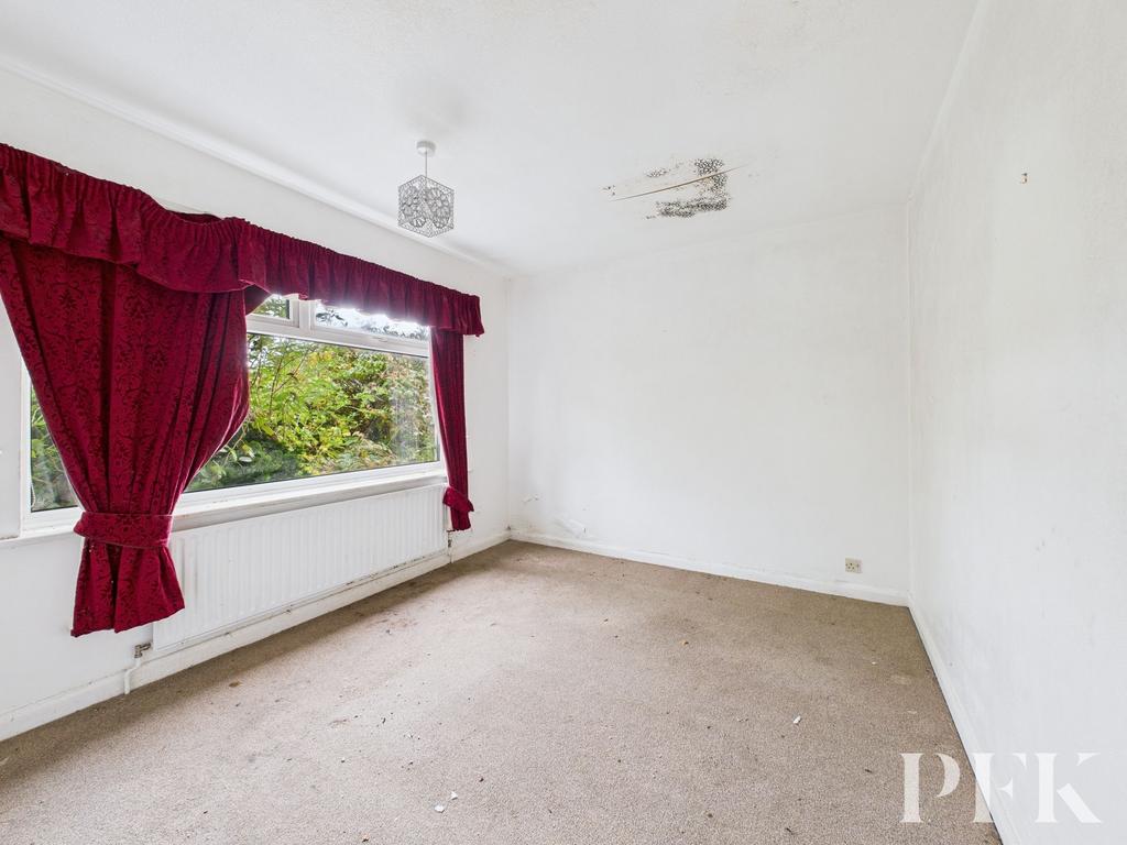 Bedroom/Dining Room