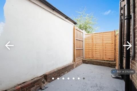 1 bedroom flat to rent, Underhill Road, London, SE22
